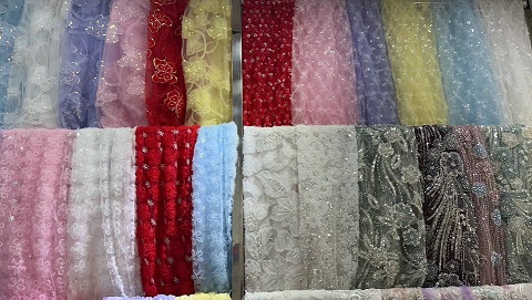 موتیوں اور sequins کے ساتھ بھاری دلہن فیبرک لیس