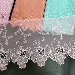 کڑھائی میش لیس تراشنا